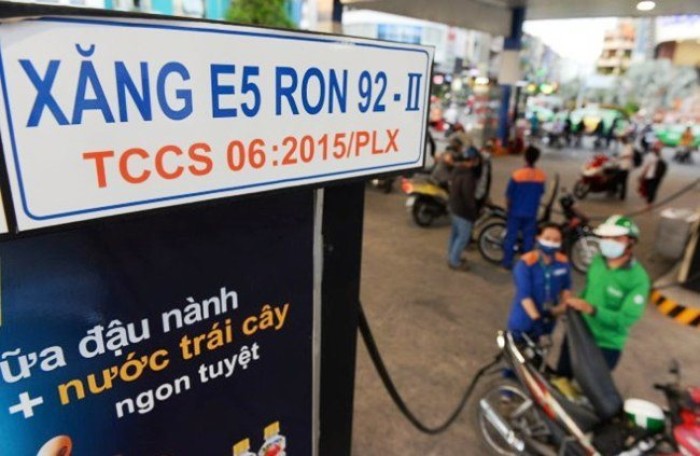 Ai đã đồng ý tăng kịch trần thuế môi trường với xăng dầu?